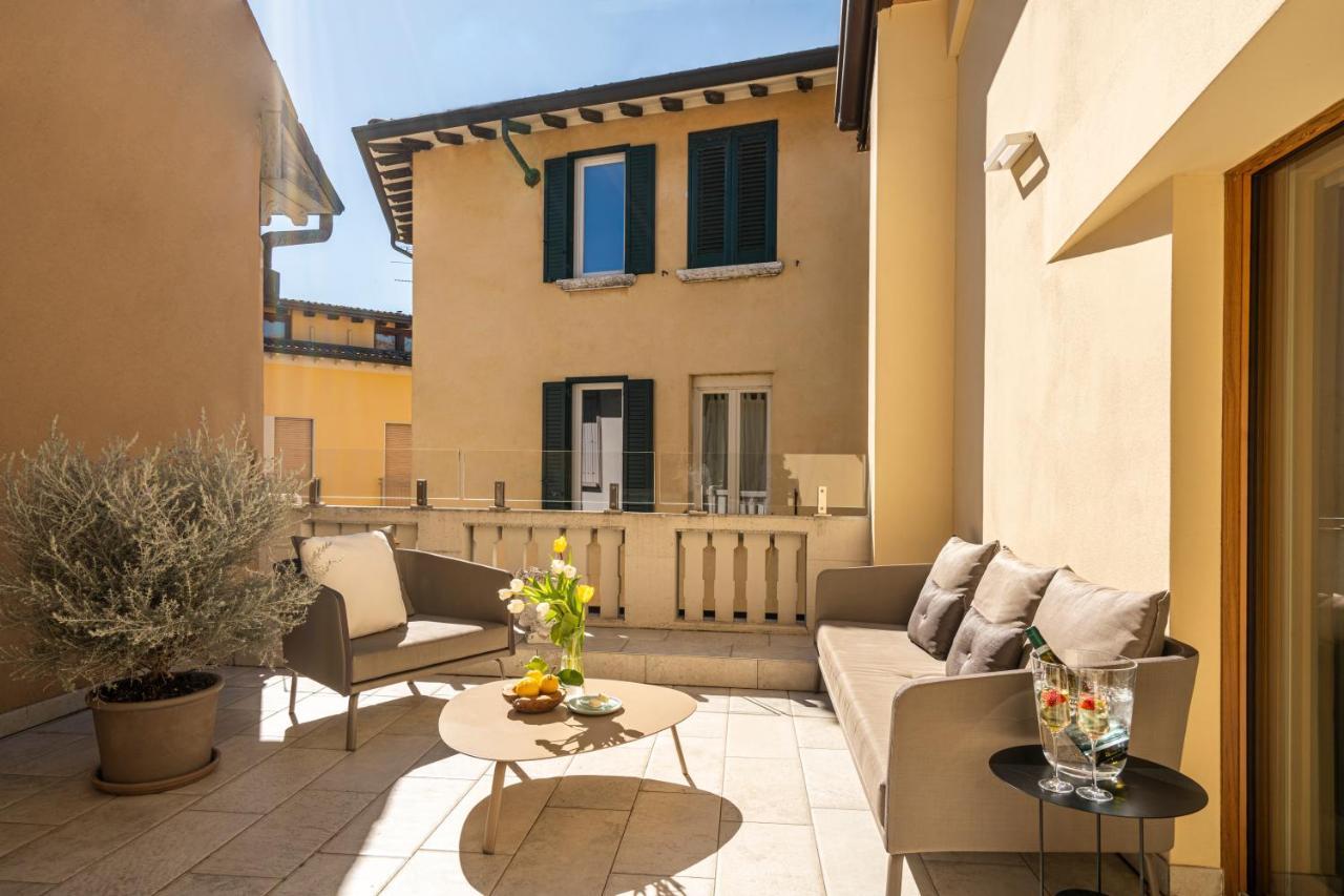 Crocus Apartments Sirmione Exterior photo
