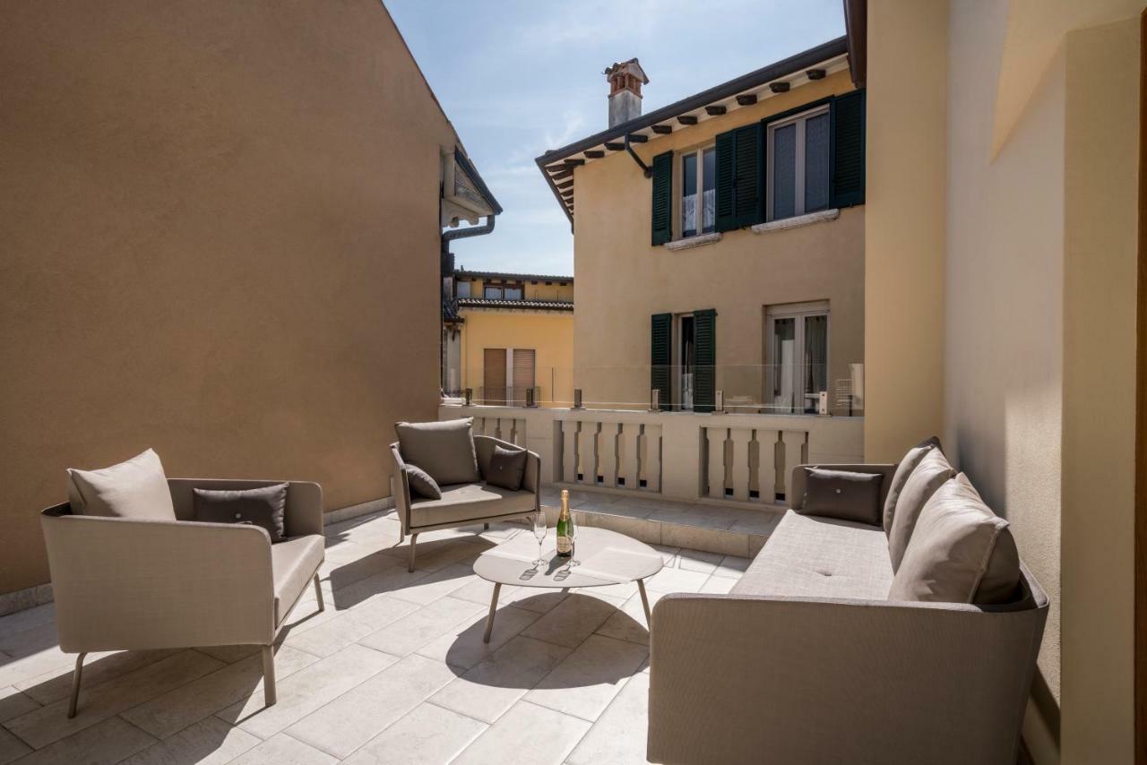 Crocus Apartments Sirmione Exterior photo