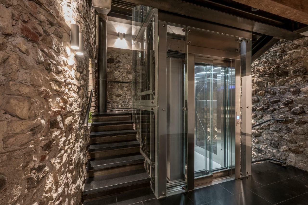 Crocus Apartments Sirmione Exterior photo